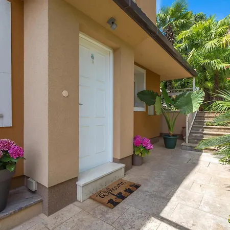 Apartman With A Parking Space - 23458 *